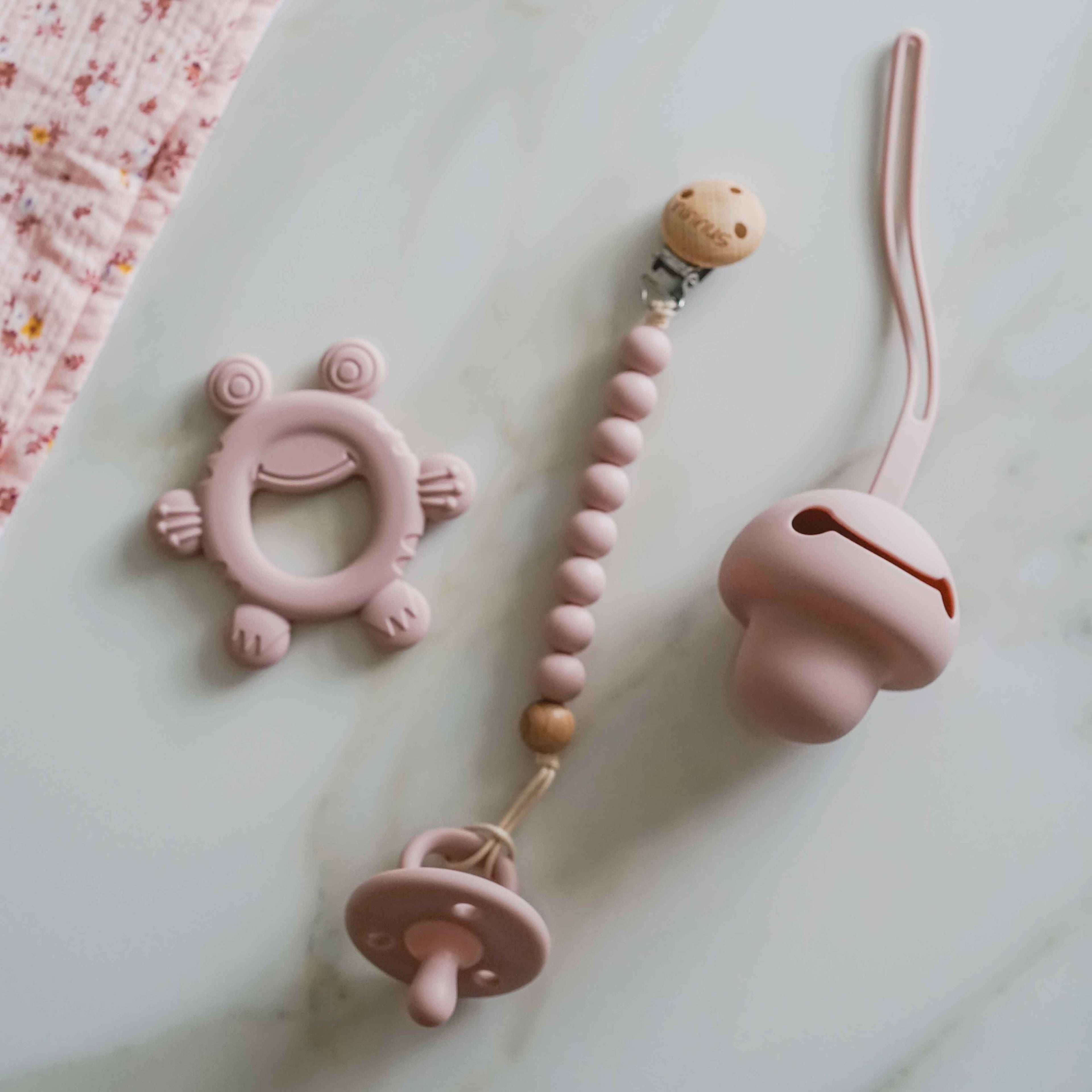 CHUPETES Y ACCESORIOS